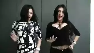 أرنب بدوي يملؤها بالسائل المنوي