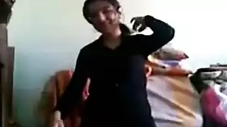 كريمة المراهقة: شباب صغار يطلقون سائلاً منوياً كثيفاً في إباحية صريحة