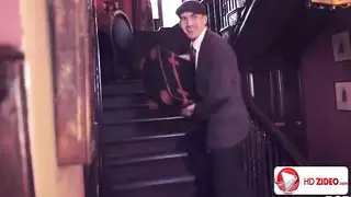 إيلاج مزدوج مع عاهرة مستأجرة ذات مؤخرة كبيرة وصديقين