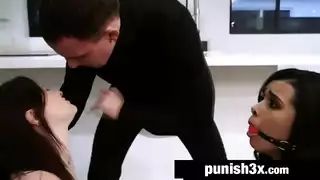 مشكلة مزدوجة في غرفة المساج – مشهد إباحي صريح