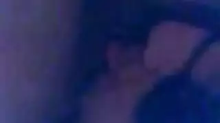 عاهرة غير راضية تتوسل لقطار من الفحول لضرب فرجها الجشع