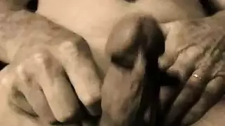 هواة صغار مقيدون ويتم اختراقهم مزدوج في إباحية قاسية