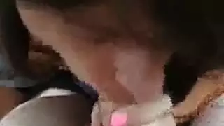 إغواء سحاقي بالدانتيل: أليسا ولوسي يلعبن بكسي أسمر