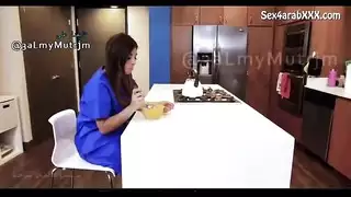 أثداء الممرضة الفاجرة العملاقة وحفلة تحقق حلم منحرف