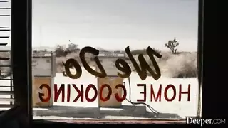 وقت اللعب المحظور: شقيقتان منقبات وسائقهما الوسيم