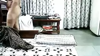 قضيب وحشي يضرب أثداء طبيبة ضخمة في فيديو عنيف