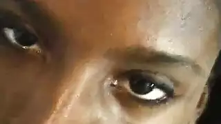 سحاق بين ممتلئات: ديلدو مزدود ورباط حزام