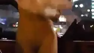شعر داكن الحلمات أظافر طويلة
