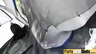 خادمة يابانية تُؤخذ بالقوة في مشهد إباحي