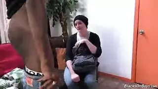 مراهقة كبيرة الثدي تُمارس الجنس بعنف