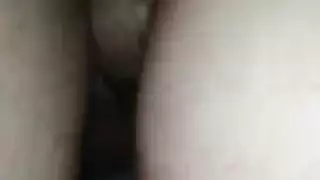 كارينا كابور ممتلئة الصدر تتعرض لضرب شرجي عنيف