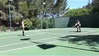 مؤخرات مراهقات تُدمر في إباحية صريحة