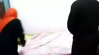 زوجة ساخنة تتوسل لقضيب قوي في جلسة جماع بشقة مكيفة