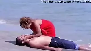 قمة الاغراء و الأثارة سهير رمزي في قبلات ساخن مع محمود عبد العزيز