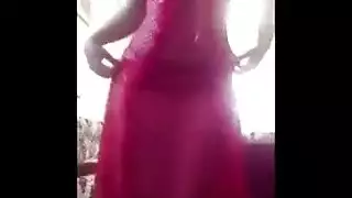 رقصة العاهرة العربية النارية تنتهي بملئها بالسائل المنوي