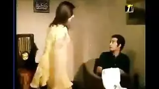 رقصة فتاة عربية مثيرة بملابس داخلية تتحول لحفلة جماع صريحة