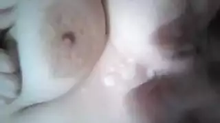 تدفق كريمة الشرج الجزائرية السائل المنوي يقطر من مؤخرتها