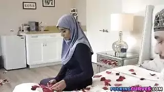 نيك عائلي محرم: الأخت المحجبة تأخذ شرج قاسي
