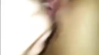 صديقة إيطالية تكشف فرجها المبلول لصديقها المستعد لجنس إباحي