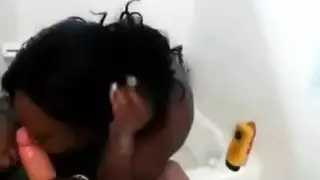 حارسات سمر يلعقن المؤخرة بعمق قبل القذف معاً