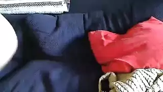 مراهقة سمراء ساخنة تعرض مؤخرتها الموشومة وأكثر