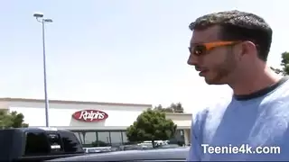 أُقبض على أدريانا مينديز وهي تستمني فتُمارس الجنس الشرجي الوحشي في غرفة المعيشة