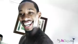 مونيكا تحب الثلاثيات العرقية وحفلات القضبان الكبيرة