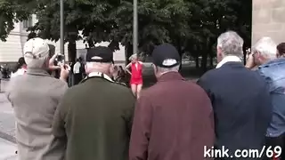 فتى مدمن على الجنس الصريح وخدمات المص المجانية