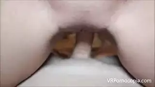 مراهقة تتعرض لحشو مهبلها وشرجها في فعل اختراق مزدوج