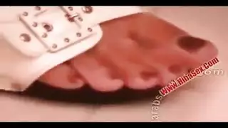 جلد أبيض ثلجي في جلسة إباحية قوية وحارة