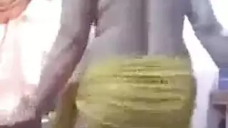 رقص منزلي إكس إكس إكس: مراهقة مصرية تكشف كل شيء