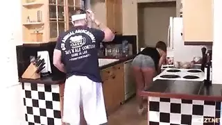 جنس محرم: شهوة الأشقاء تنتهي بضرب قاسي