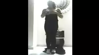 هو يتوق لكسها أمسكه وناكها بقوة