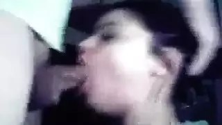 فم مليء بالقضيب: مص قاسي ونيك وجه