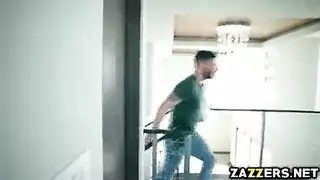 أول مرة لملكة الجمال الشقراء: جنس xxx عنيف مع الجار