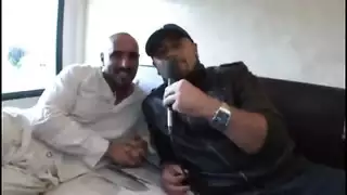 ممثلة إباحية ذات أثداء مثالية تحصل على جنس شرجي قاس