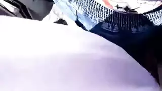 شاب جزائري يبث مباشر، يدخل زبه بعمق في طيزها الضيقة