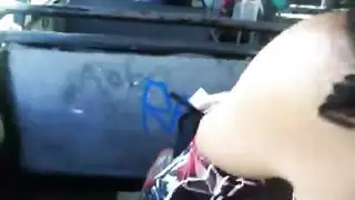 خيال جنسي في مقعد الحافلة: استمناء وفرك على راكبة مثيرة