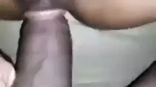 الكاميرا تلتقط فرجها الممتد والمضروب