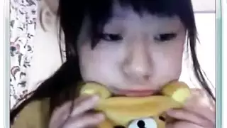 شاب منفرد بقضيب ضخم يطلق حمولته لكاميرا الويب