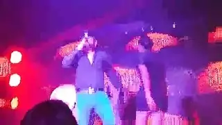 أم مثيرة مكشوفة في شريط جنسي صريح