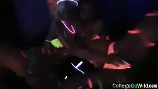 خيال سكس مع الحيوانات: بنت تُنكح بذكر حصان