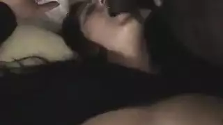 سيدات أكبر سنًا يهيمنّ على صديق الابنة في مشهد إباحي