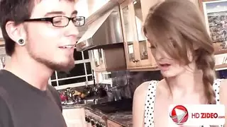 الشاب هائج ع حبيبتي وامها تنيكو