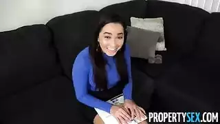  زائرة مثيرة تسأل إذا كنت تريد شراء فرجها، وليس منزلاً