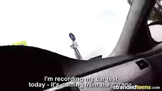 مص قضيب في سيارة باردة جداً فعل مص قضيب في العلن