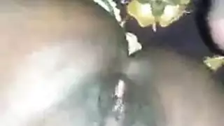 قضيب ثخين يمدد كس جينا الرطب بعد مص عميق مكثف للحلق