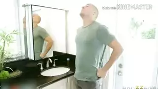 ربة منزل مثيرة تخون: شريط جنسي لأم هاوية في وضعية الكلب