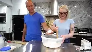 الكلب بينك البنت