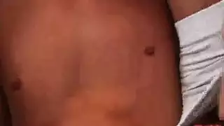 فتاتان مثيرتان ترضعان في جنس جماعي سوينجرز